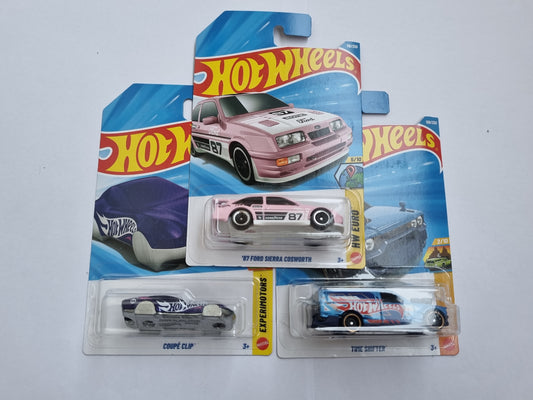 Hot Wheels 3 Car Combo – ’87 Ford Sierra Cosworth, Coupé Clip & Time Shifter | 1:64 Die-Cast Set