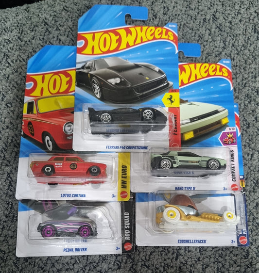 Hot Wheels 2026 Combo Pack (SET S5.2) – Ferrari F40 Competizione, Lotus Cortina, Hako Type D, Pedal Driver & Eggshelleracer (Set of 5)