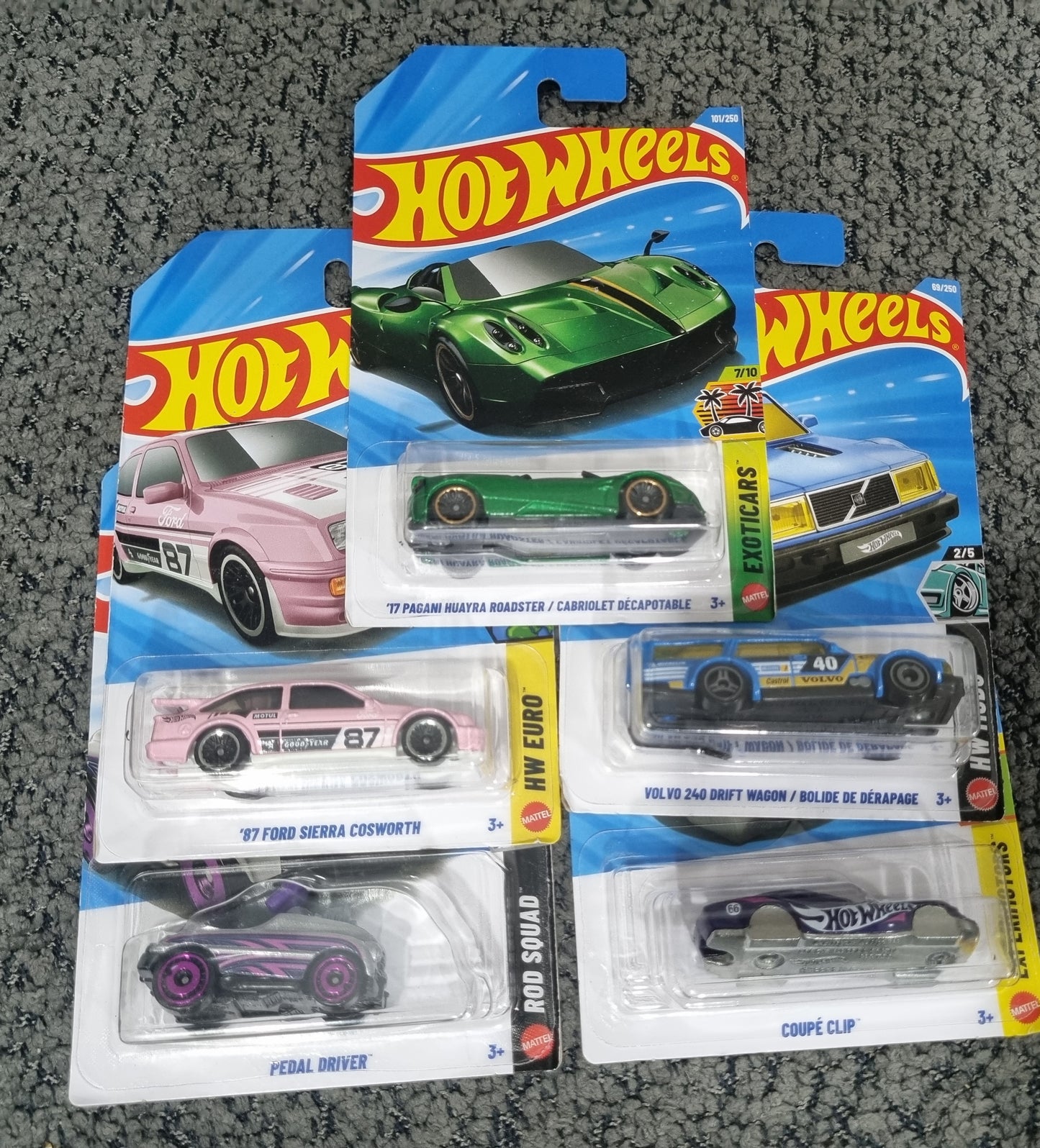 Hot Wheels 2026 Combo Pack (SET S5.4) – 17 Pagani Huayra Roadster/Cabriolet Decapotable, 87 Ford Sierra Cosworth, Volvo 240 Drift Wagon/Bolide De Derapage, Pedal Driver & Coupe Clip (Set of 5)