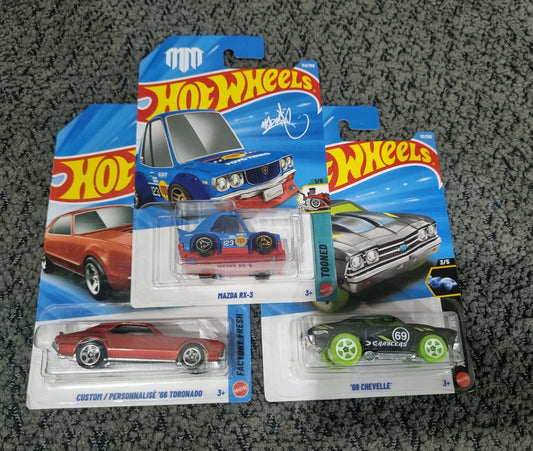 Hot Wheels  2025 Combo Pack (SET S4.3) – Mazda RX-3, Custom/Personnalise 66 Toronado & ’69 Chevelle (1:64 Die-Cast Cars Set)