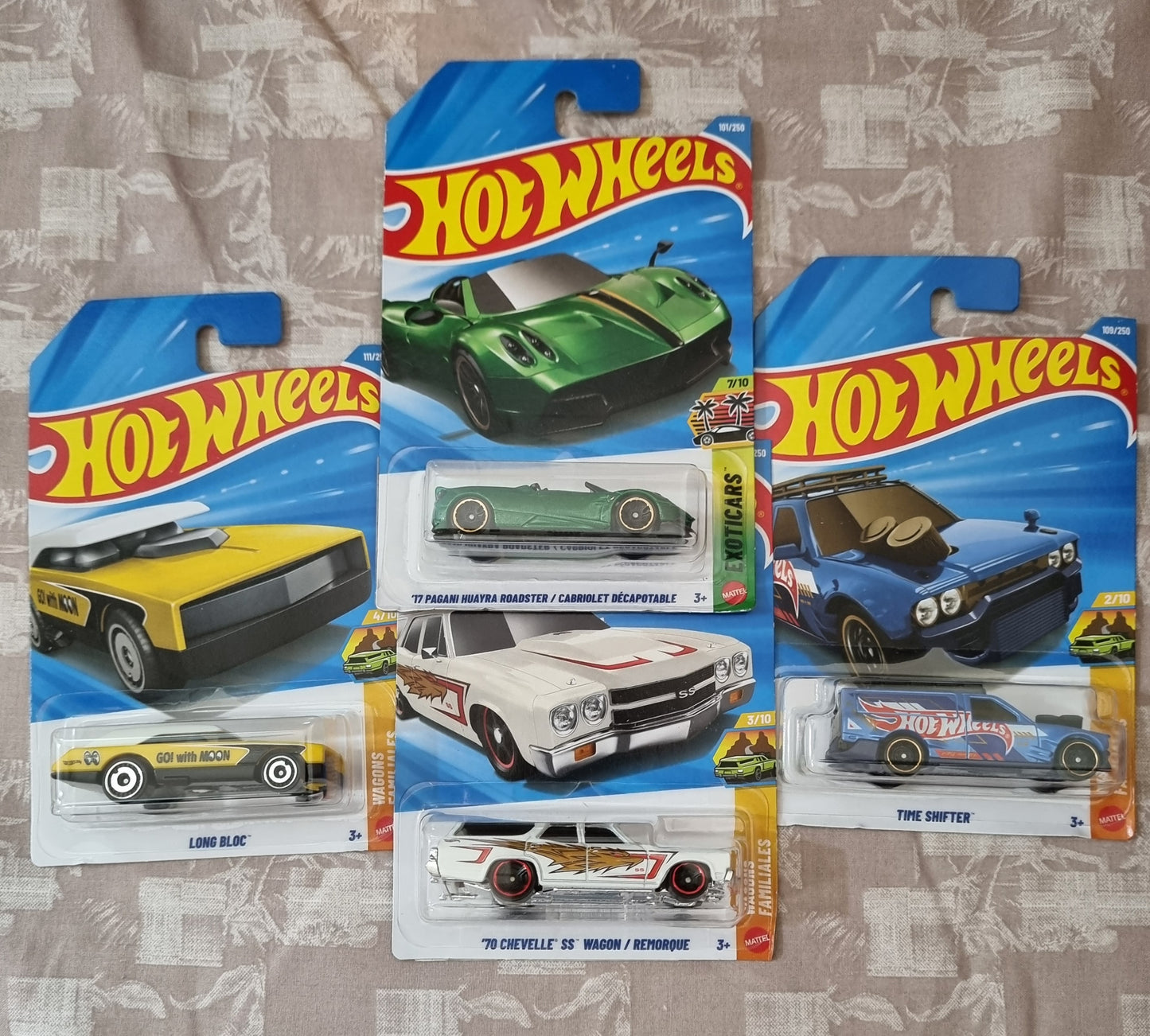 Hot Wheels 2026 F Case Imported Combo (SET-F2.1) – 17 Pagani Huayra Roadster/Cabriolet Decapotable, ’70 Chevelle SS Wagon/Remorque, Time Shifter & Long Bloc (Set of 4)