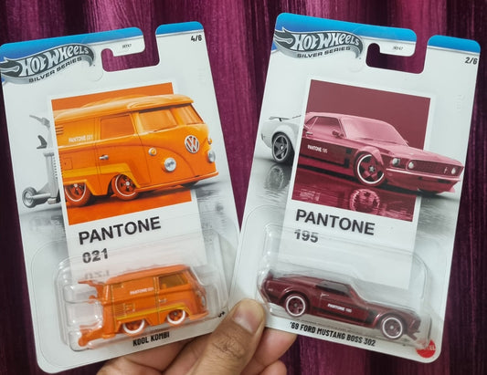 Hot Wheels Silver Series Pantone Combo – Kool Kombi (Pantone 021) & ’69 Ford Mustang Boss 302 (Pantone 195) | 1:64 Die-Cast