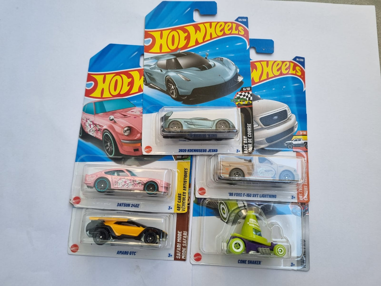 Hot Wheels 2025 M Case 5 Car Combo – 2020 Koenigsegg Jesko, Datsun 240Z Art Cars, ’99 Ford F-150 SVT Lightning, Ainaru GTC, Cone Shaker