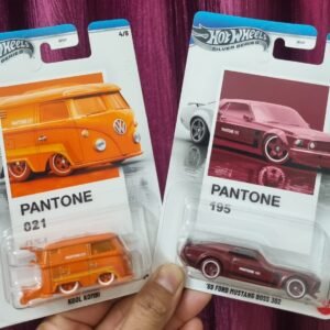 hot wheels silver series pantone combo – kool kombi (pantone 021) & ’69 ford mustang boss 302 (pantone 195) | 1:64 die cast